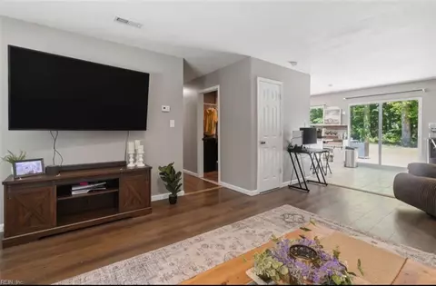 Entry Way - 6581 Pine Haven Cir, Gloucester, VA 23061 photo 1 of 4