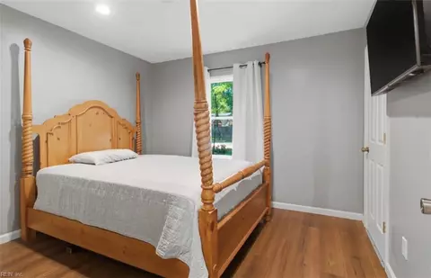 Bedroom - 6581 Pine Haven Cir, Gloucester, VA 23061 photo 4 of 7