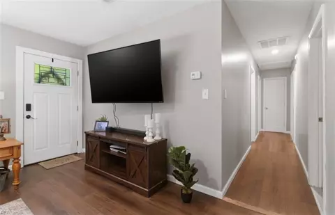 Entry Way - 6581 Pine Haven Cir, Gloucester, VA 23061 photo 4 of 4
