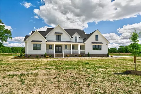 2624 Ballahack Rd, Chesapeake, VA 23322
