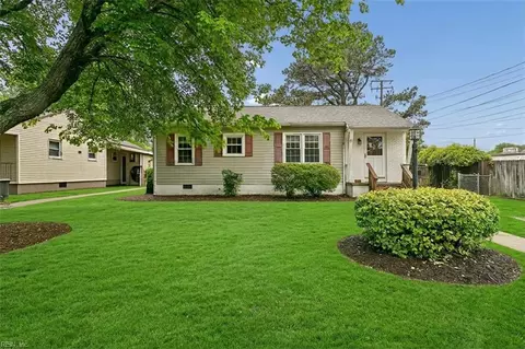 6 Hickory Hill Rd, Hampton, VA 23666