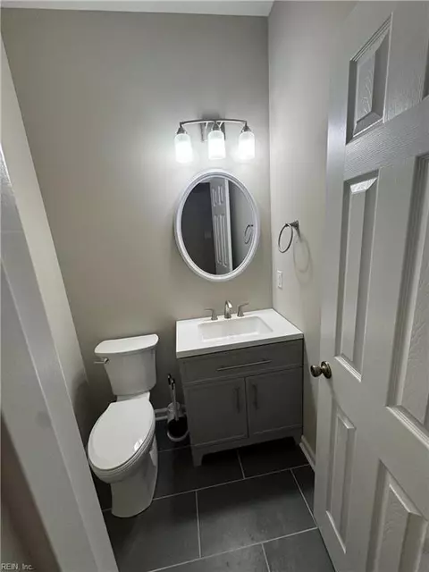 Bath - 637 Grimes Rd, Hampton, VA 23663 photo 8 of 10