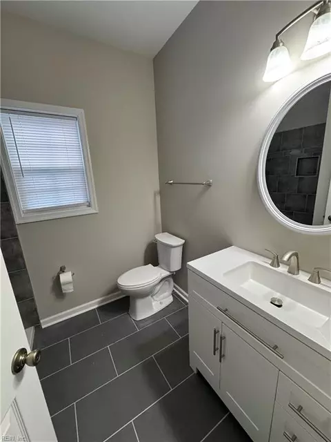 Bath - 637 Grimes Rd, Hampton, VA 23663 photo 7 of 10