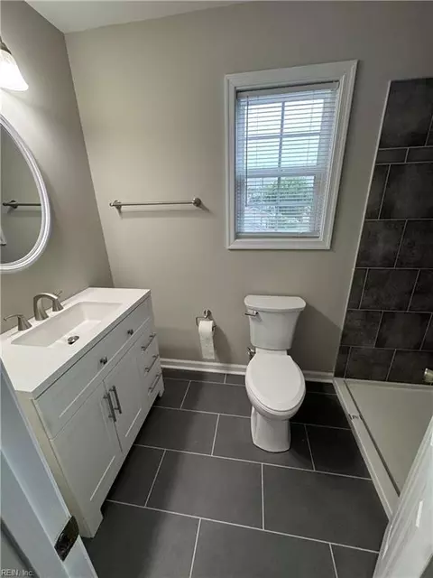 Bath - 637 Grimes Rd, Hampton, VA 23663 photo 10 of 10