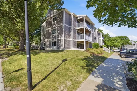 1001 Autumn Woods Ln #109, Virginia Beach, VA 23454