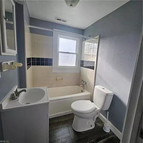 Bath - 655 3rd Ave, Suffolk, VA 23434 photo 1 of 1