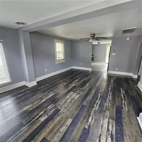Living - 655 3rd Ave, Suffolk, VA 23434 photo 1 of 3