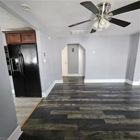 Entry Way - 655 3rd Ave, Suffolk, VA 23434 photo 3 of 3