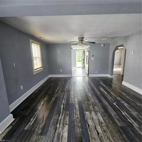 Living - 655 3rd Ave, Suffolk, VA 23434 photo 2 of 3