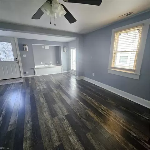 Living - 655 3rd Ave, Suffolk, VA 23434 photo 3 of 3