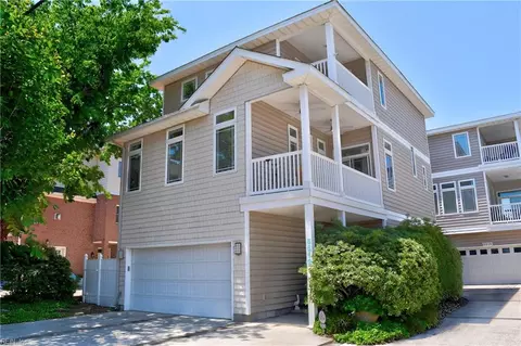 5512 Holly Rd, Virginia Beach, VA 23451