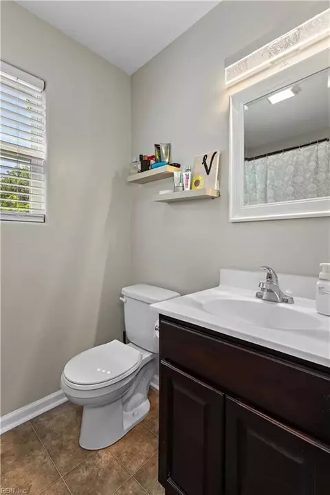 Bath - 16 Lacrosse St, Hampton, VA 23663 photo 2 of 3