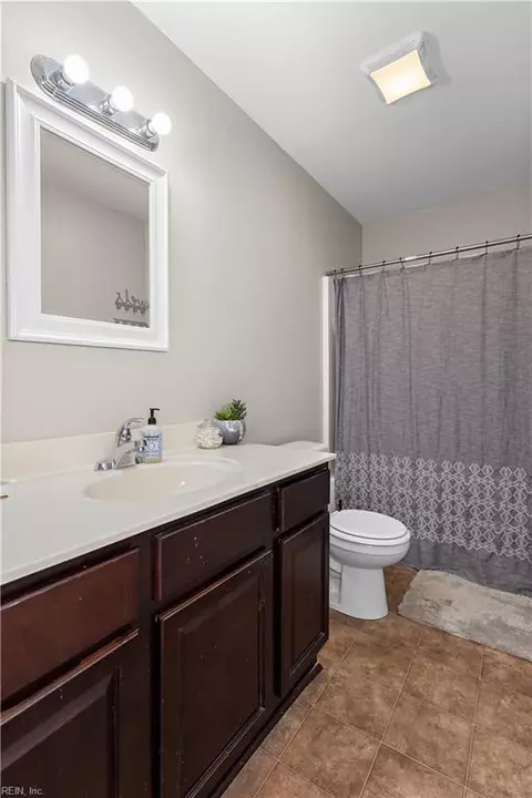 Bath - 16 Lacrosse St, Hampton, VA 23663 photo 3 of 3