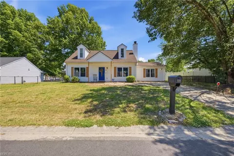 252 Locust St, Suffolk, VA 23434