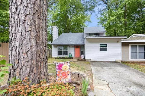 821 Pine Tree Ct, Newport News, VA 23608