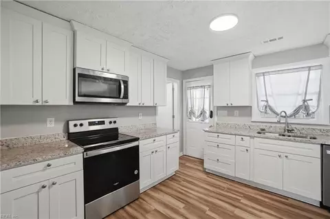 103 Woodhaven Rd, Newport News, VA 23608