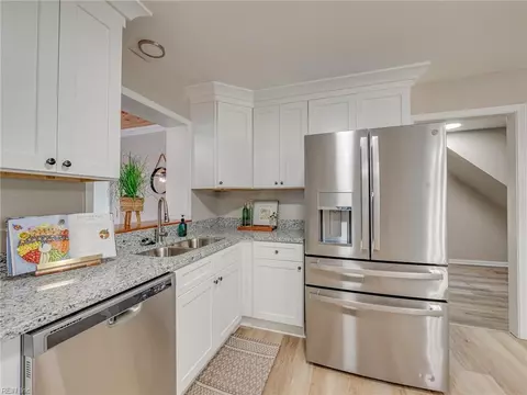 Kitchen - 79 Tide Mill Ln, Hampton, VA 23666 photo 4 of 4