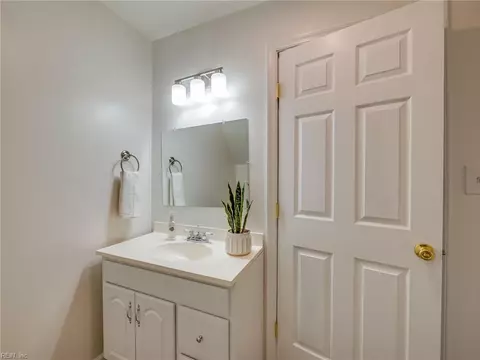 Bath - 79 Tide Mill Ln, Hampton, VA 23666 photo 5 of 5