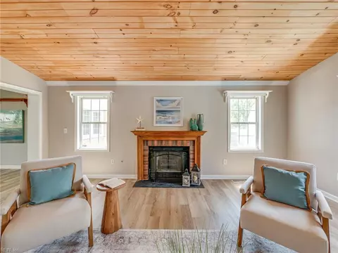 Living - 79 Tide Mill Ln, Hampton, VA 23666 photo 3 of 5