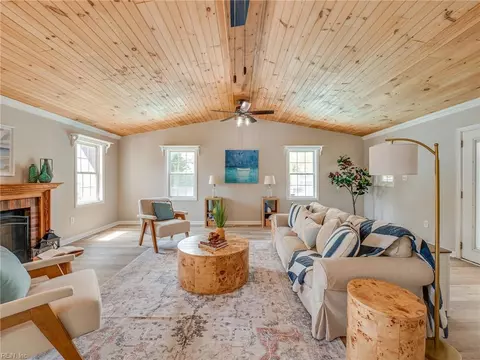 Living - 79 Tide Mill Ln, Hampton, VA 23666 photo 1 of 5