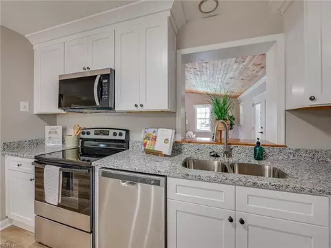 Kitchen - 79 Tide Mill Ln, Hampton, VA 23666 photo 3 of 4