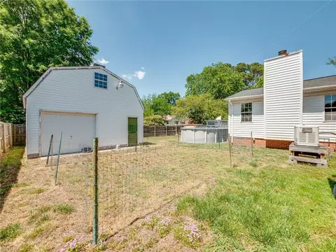 Exterior - 79 Tide Mill Ln, Hampton, VA 23666 photo 6 of 9