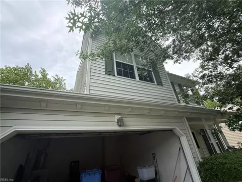 526 Windward Dr, Chesapeake, VA 23320