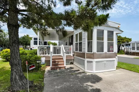 3665 Sandpiper Rd #198, Virginia Beach, VA 23454