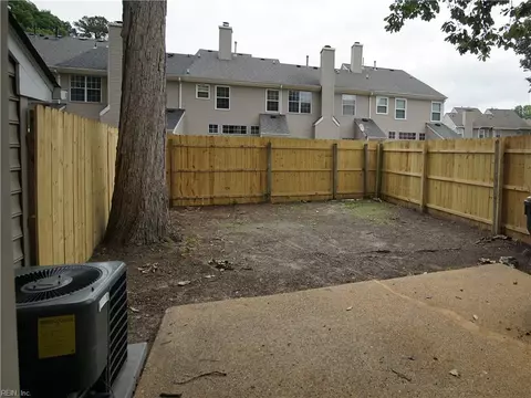 Exterior - 6 Hawthorn Pl, Hampton, VA 23666 photo 4 of 7