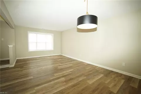 Living - 6 Hawthorn Pl, Hampton, VA 23666 photo 3 of 7