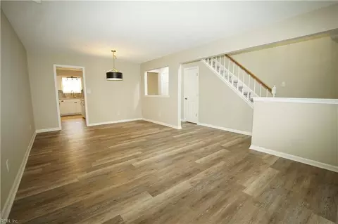 Living - 6 Hawthorn Pl, Hampton, VA 23666 photo 2 of 7