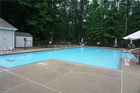 Exterior - 6 Hawthorn Pl, Hampton, VA 23666 photo 5 of 7