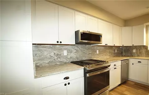 Kitchen - 6 Hawthorn Pl, Hampton, VA 23666 photo 2 of 7
