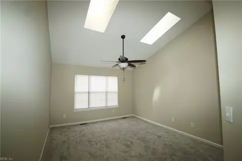 Bedroom - 6 Hawthorn Pl, Hampton, VA 23666 photo 1 of 6