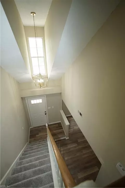 Entry Way - 6 Hawthorn Pl, Hampton, VA 23666 photo 2 of 3