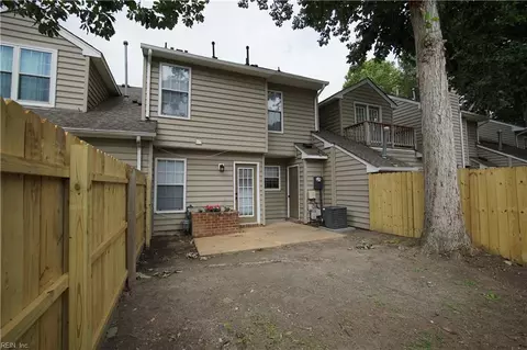 Exterior - 6 Hawthorn Pl, Hampton, VA 23666 photo 3 of 7