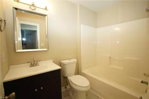 Bath - 6 Hawthorn Pl, Hampton, VA 23666 photo 5 of 5