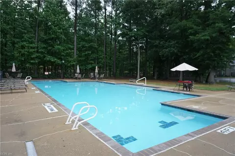 Exterior - 6 Hawthorn Pl, Hampton, VA 23666 photo 6 of 7