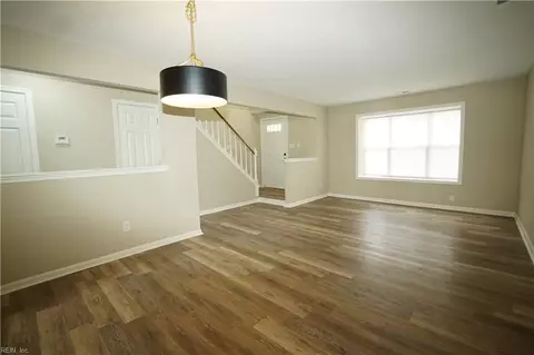 Living - 6 Hawthorn Pl, Hampton, VA 23666 photo 1 of 7