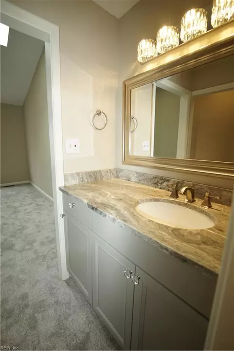 Bath - 6 Hawthorn Pl, Hampton, VA 23666 photo 3 of 5