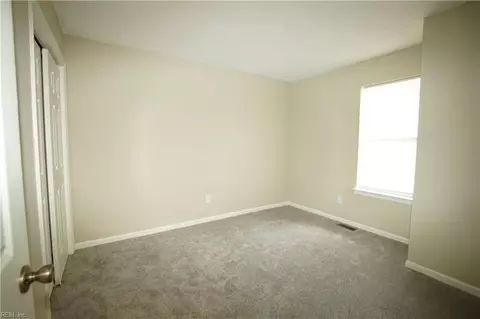 Bedroom - 6 Hawthorn Pl, Hampton, VA 23666 photo 4 of 6