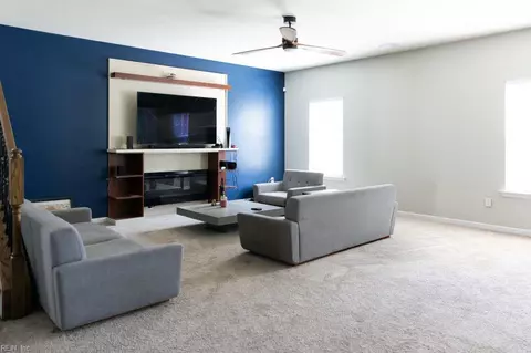 Living - 16 Nightingale Rd, Hampton, VA 23666 photo 2 of 3