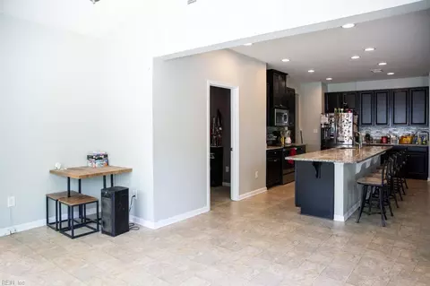 Entry Way - 16 Nightingale Rd, Hampton, VA 23666 photo 3 of 5