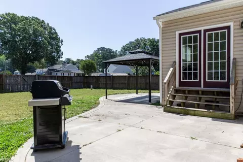 Exterior - 16 Nightingale Rd, Hampton, VA 23666 photo 7 of 9