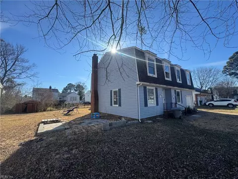 8 Pasadena Ct, Hampton, VA 23666 photo 2