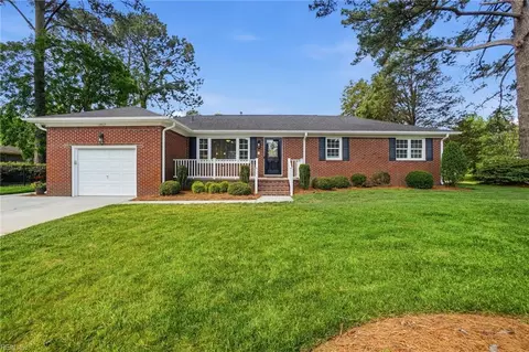 1517 Custom St, Virginia Beach, VA 23454