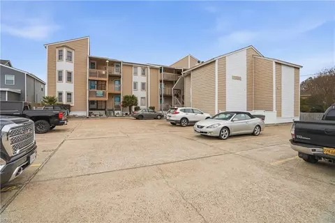 Exterior - 1634 E Ocean View Ave #2E, Norfolk, VA 23503 photo 8 of 10