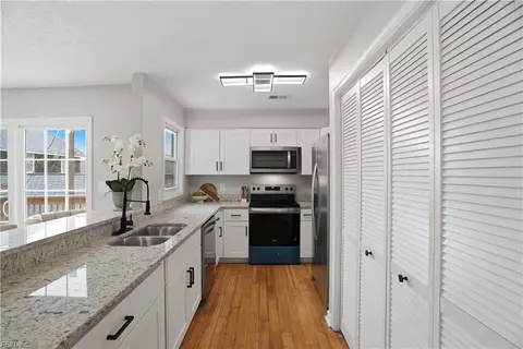 Kitchen - 1634 E Ocean View Ave #2E, Norfolk, VA 23503 photo 4 of 5