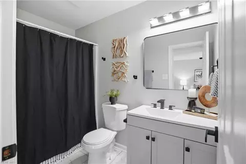 Bath - 1634 E Ocean View Ave #2E, Norfolk, VA 23503 photo 1 of 2