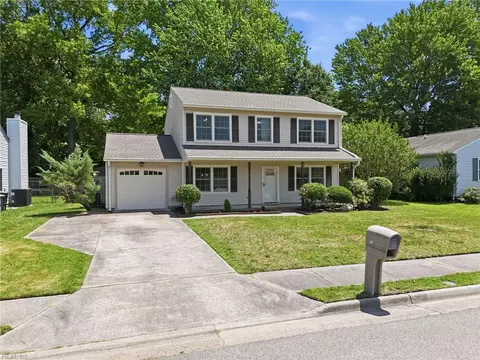 29 Sandy Lake Dr, Hampton, VA 23666